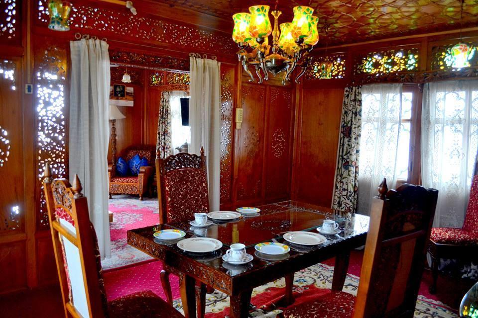 Houseboat Lily Of Nageen Srīnagar Exterior foto